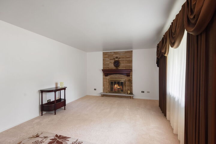 Property Photo:  