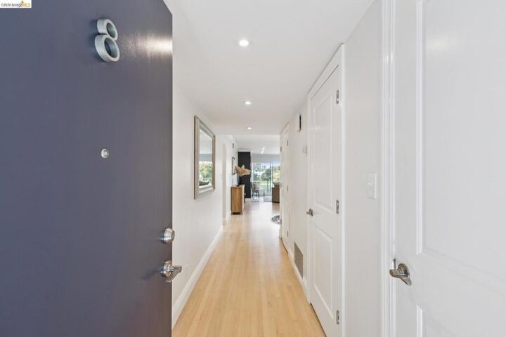 Property Photo:  2316 Lakeshore Ave 8  CA 94606 