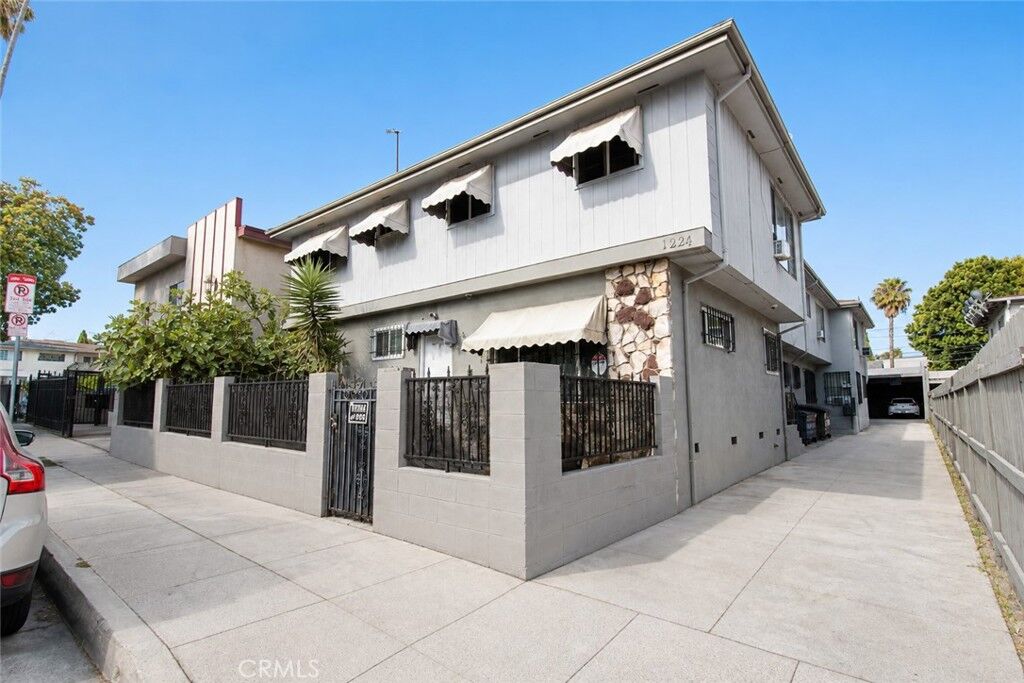 Property Photo:  1224 N Mansfield  CA 90038 