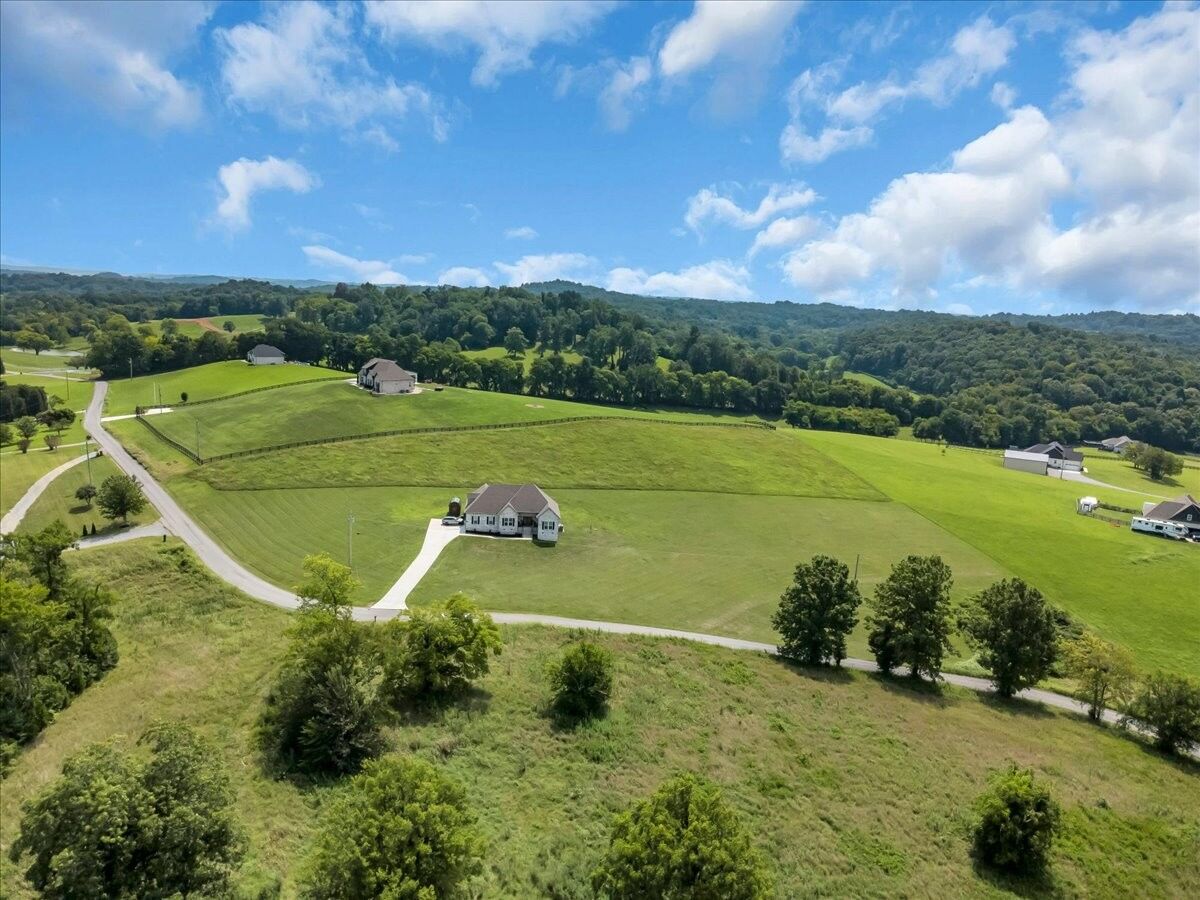 Property Photo: 1301 Whiteside Hill Rd TN 37183