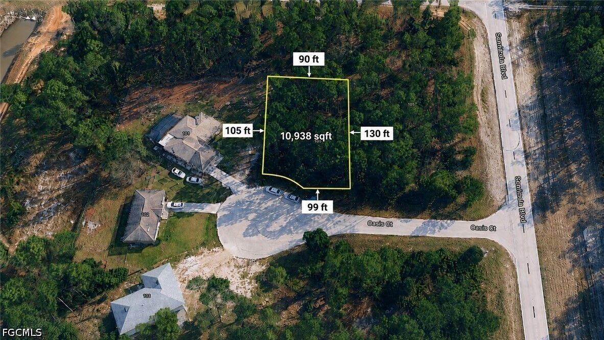 Property Photo: 105 Oasis Court FL 33974