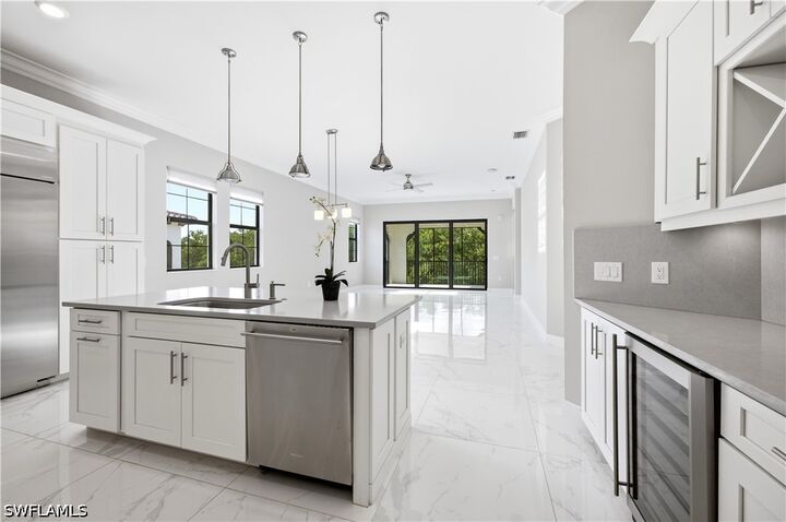 Property Photo: 16374 Viansa Way 301 FL 34110