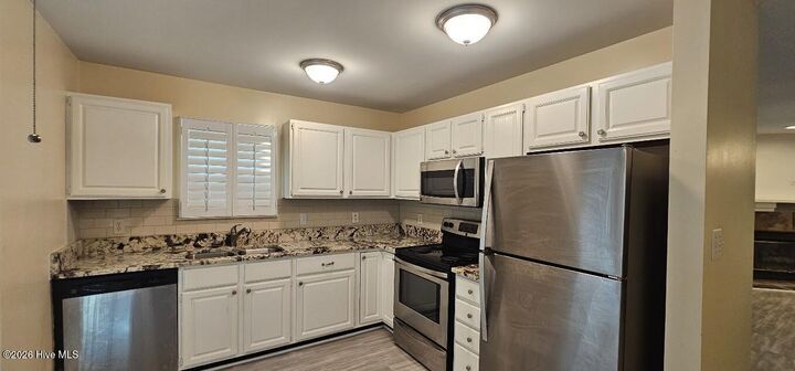 Property Photo:  8331 Hempshire Place 102  NC 27613 