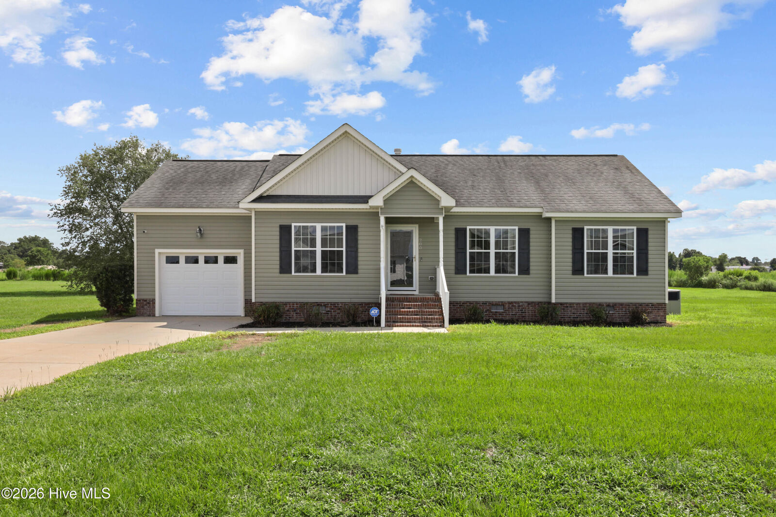 Property Photo:  200 Labrador Court  NC 28551 
