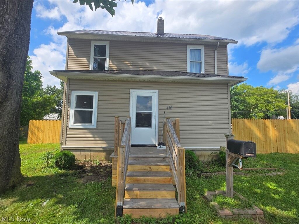 Property Photo: 416 W Pennsylvania Avenue OH 44672