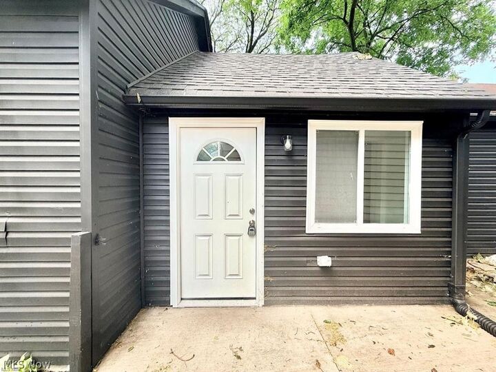 Property Photo:  842 Starkweather Avenue  OH 44113 