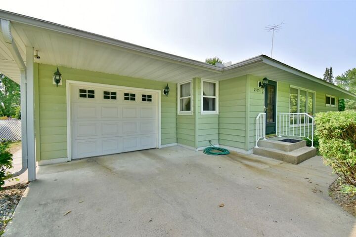 Property Photo:  2305 10th Avenue S  MN 56301 