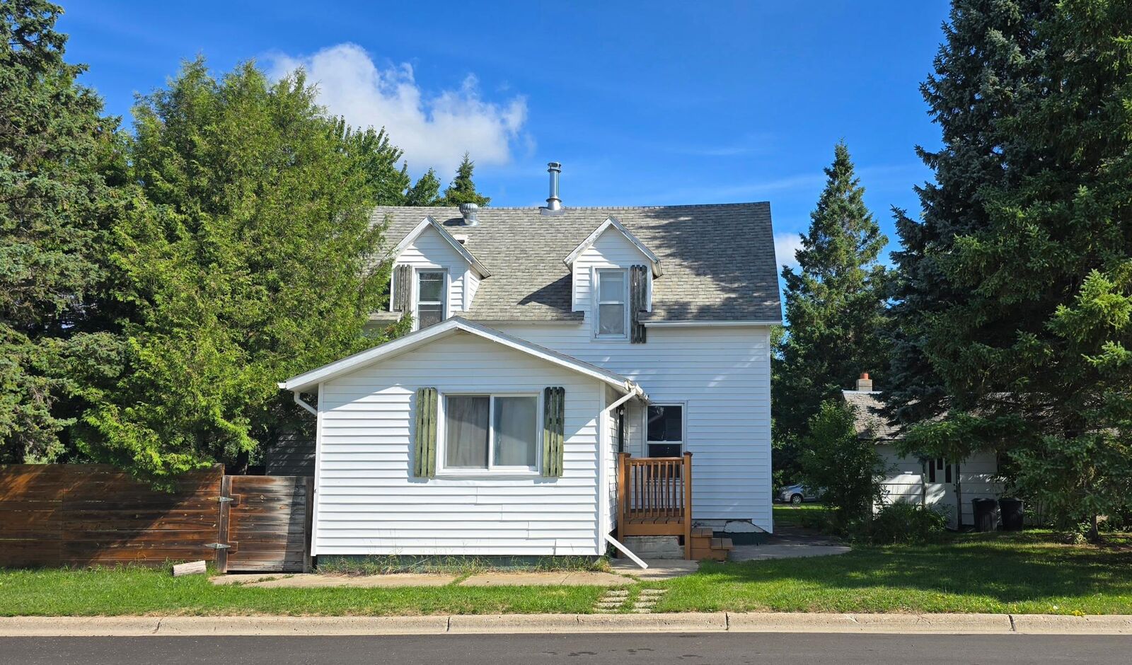 Property Photo:  125 4th Avenue SE  MN 56634 
