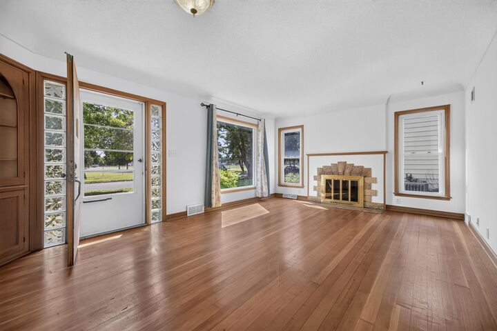 Property Photo:  804 4th Street  MN 55024 