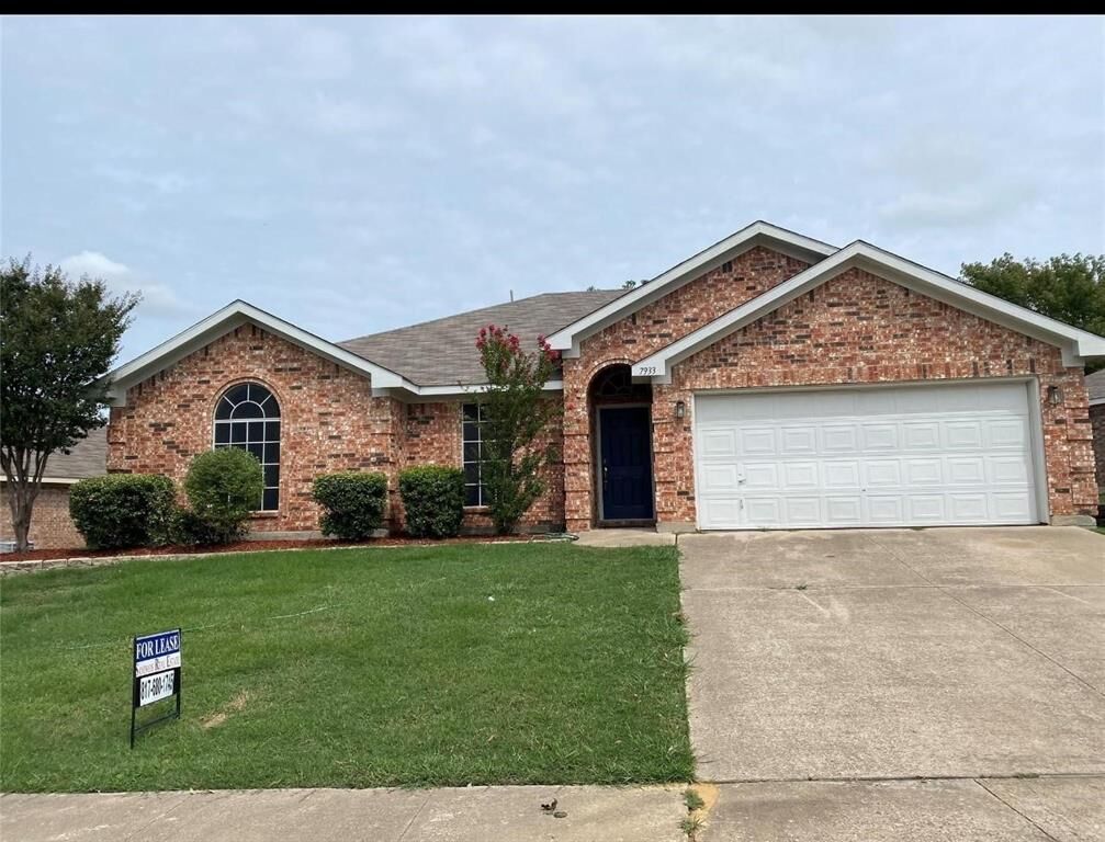 Property Photo: 7933 Mourning Dove Drive TX 76002