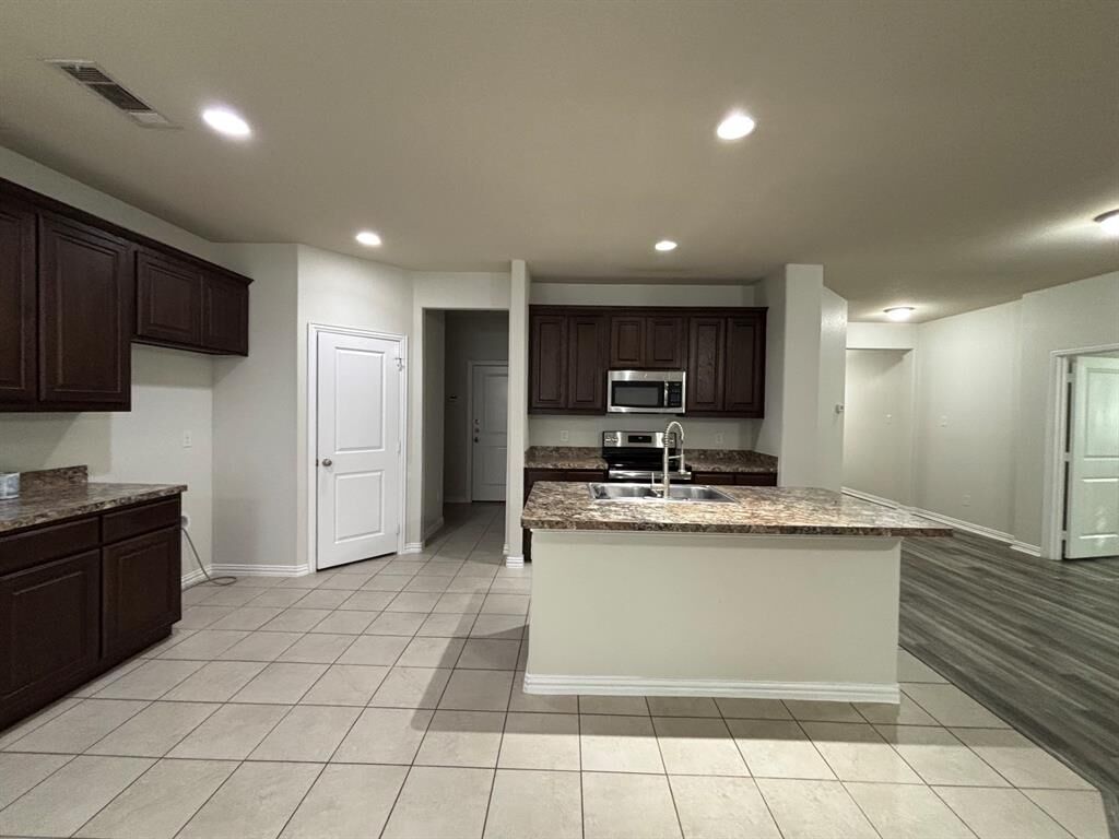 Property Photo:  352 Emerald Creek Drive  TX 76131 