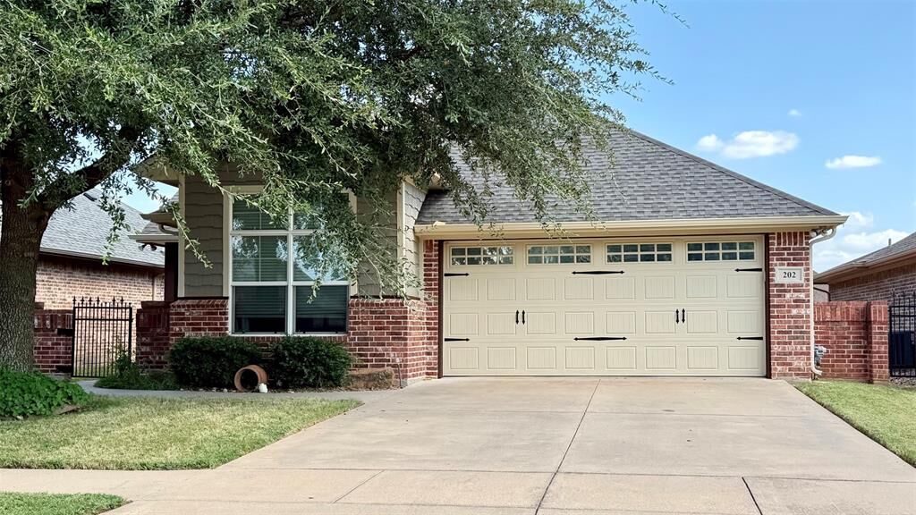 Property Photo:  202 Captains Court  TX 76049 