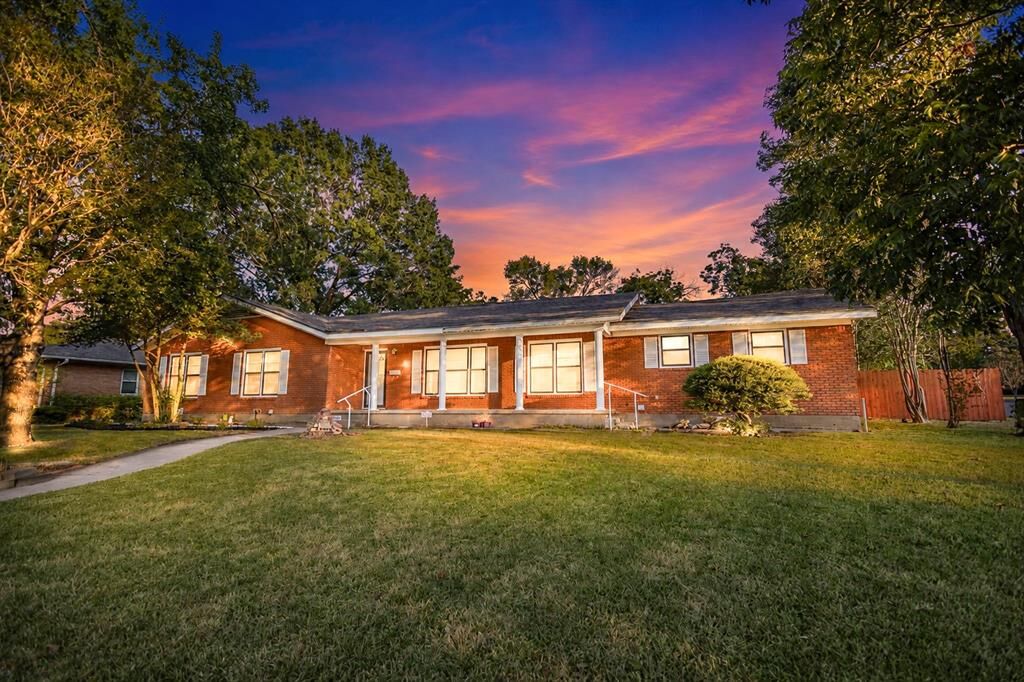 Property Photo: 1332 Westwood Street TX 76710
