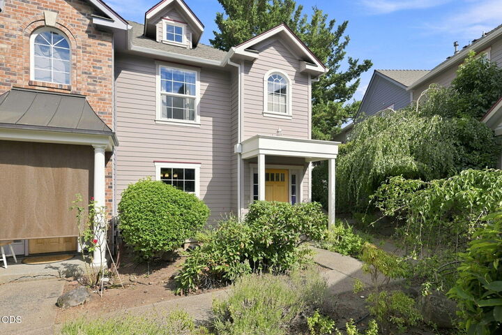 Property Photo: 830 Park Street OR 97520