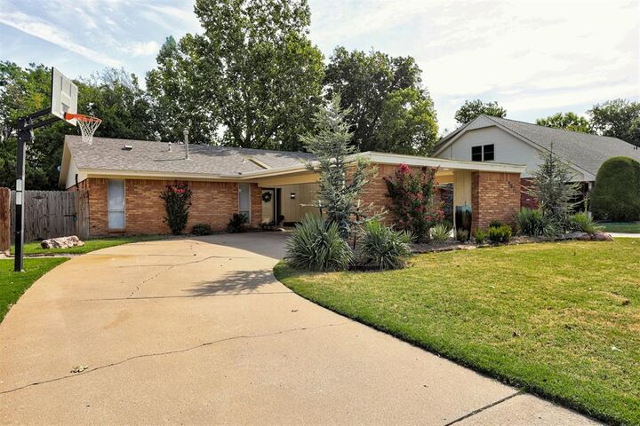 Property Photo:  3021 Brookhollow Road  OK 73120 