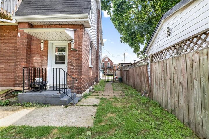 Property Photo: 86 Victoria Street ON N3S 3K6