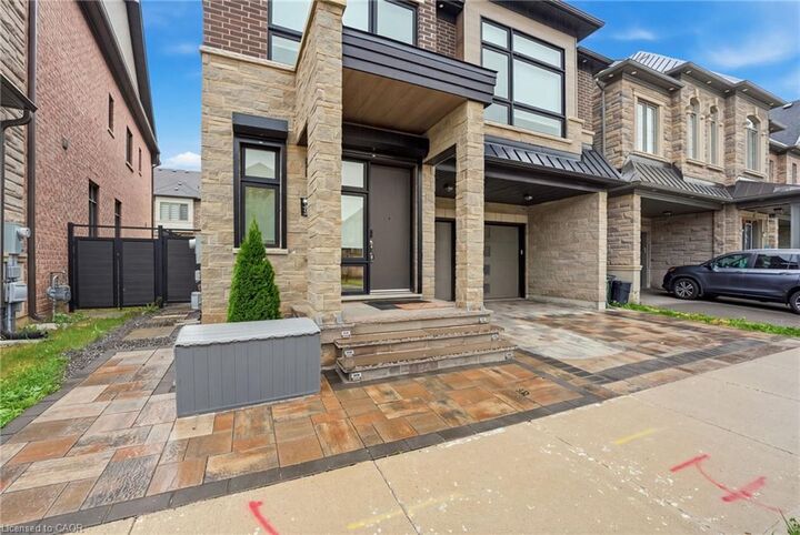 Property Photo: 1192 Stag Hollow Lower ON L5M 5M4