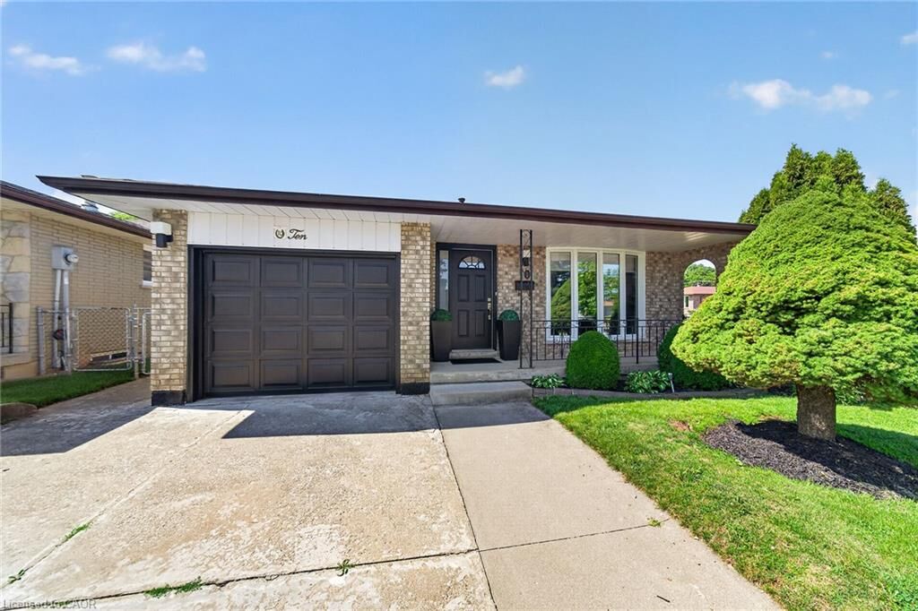 Property Photo: 10 Glen Cannon Drive ON L8G 2Z7