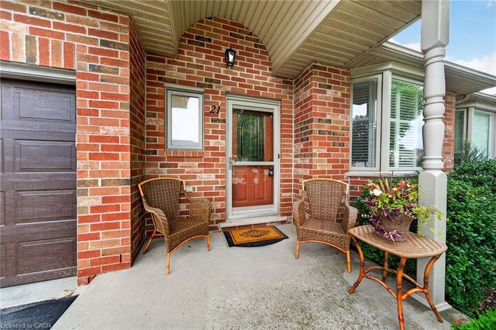 Property Photo: 21 Twentyplace Boulevard ON L0R 1W0