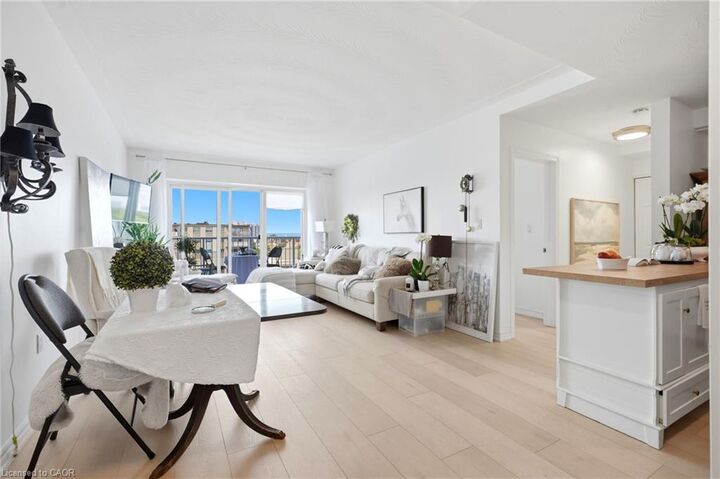 Property Photo: 8 Woodman Drive S 708 ON L8K 4C9