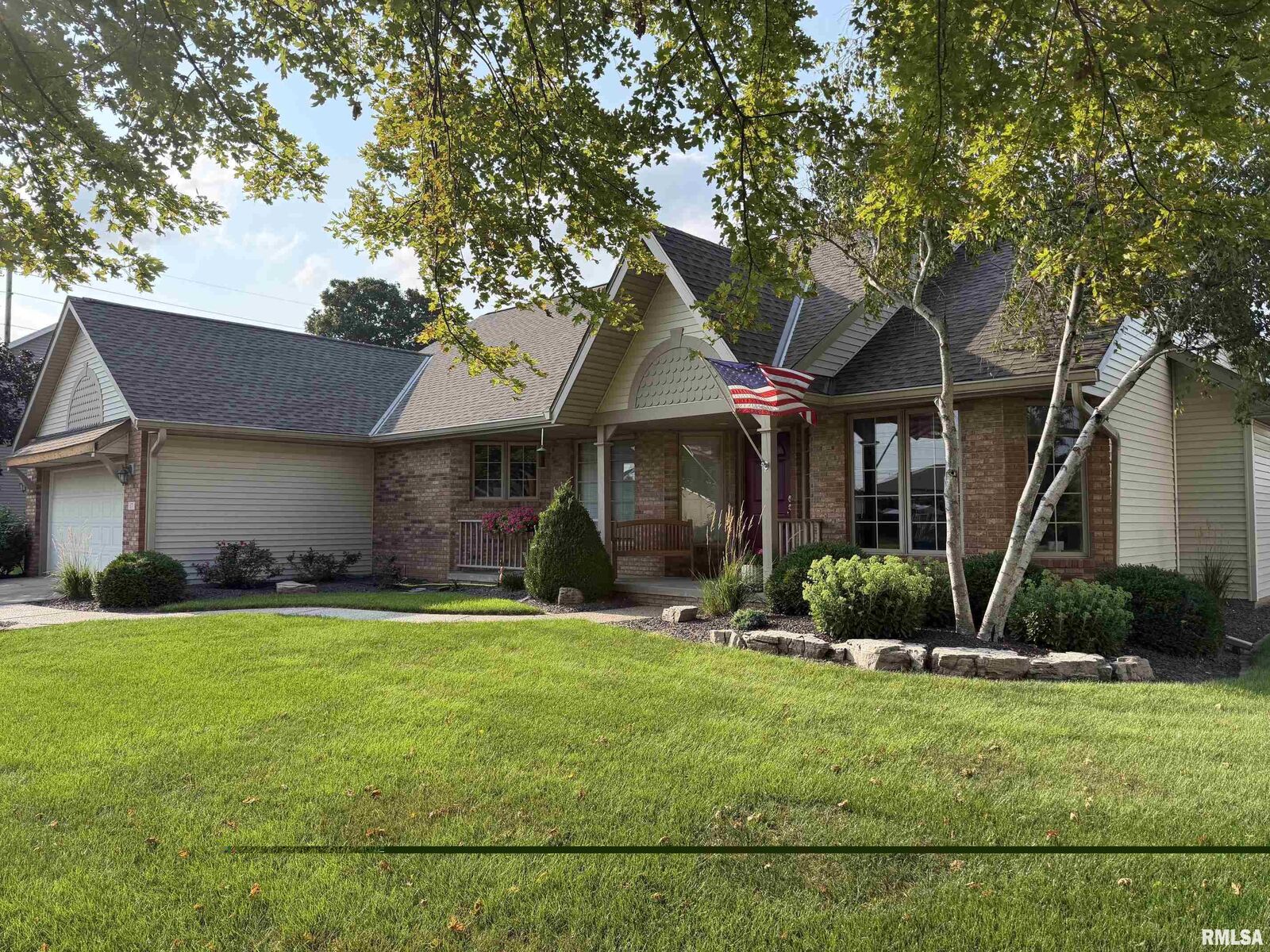 Property Photo: 17 Newberry Court IL 61550