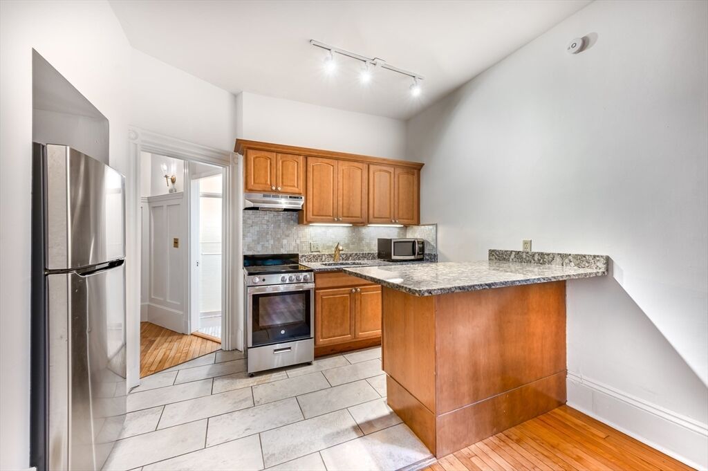 Property Photo:  479 Beacon St 32  MA 02115 
