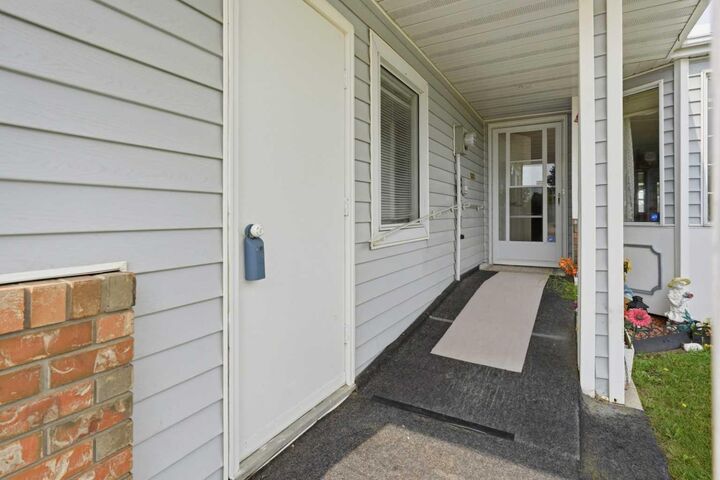 Property Photo:  3924 56A Street Close  AB T4V 4L1 