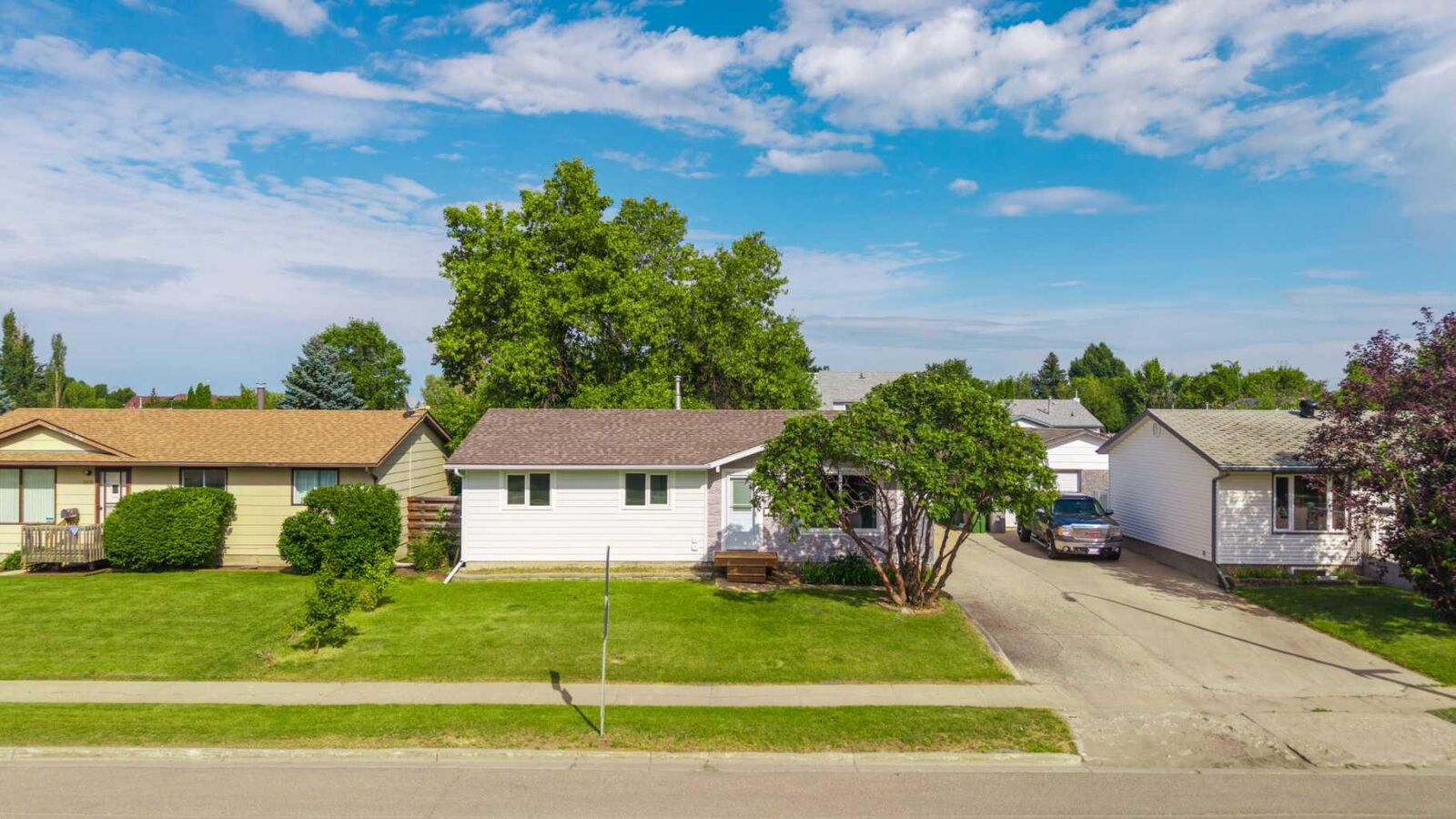 Property Photo: 3103 47 Avenue SK S9V 0E8