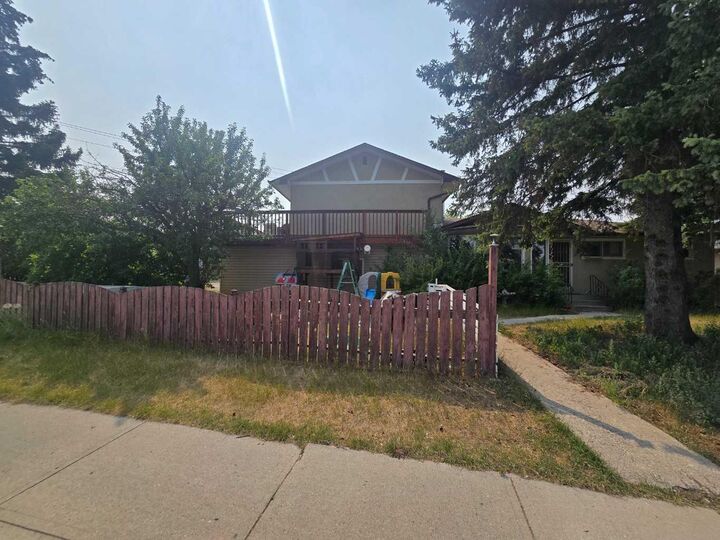 Property Photo:  4127 69 Street NW  AB T3B 2J9 