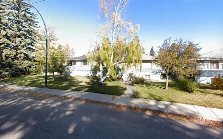 Property Photo: 708 55 Avenue SW AB T2V 0G3