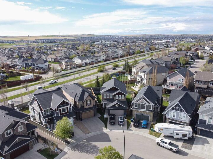 Property Photo: 40 Cooperstown Place SW AB T4B 3T5