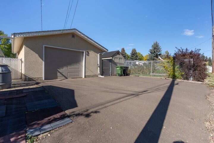Property Photo: 4609 45 Street AB T4V 2V3