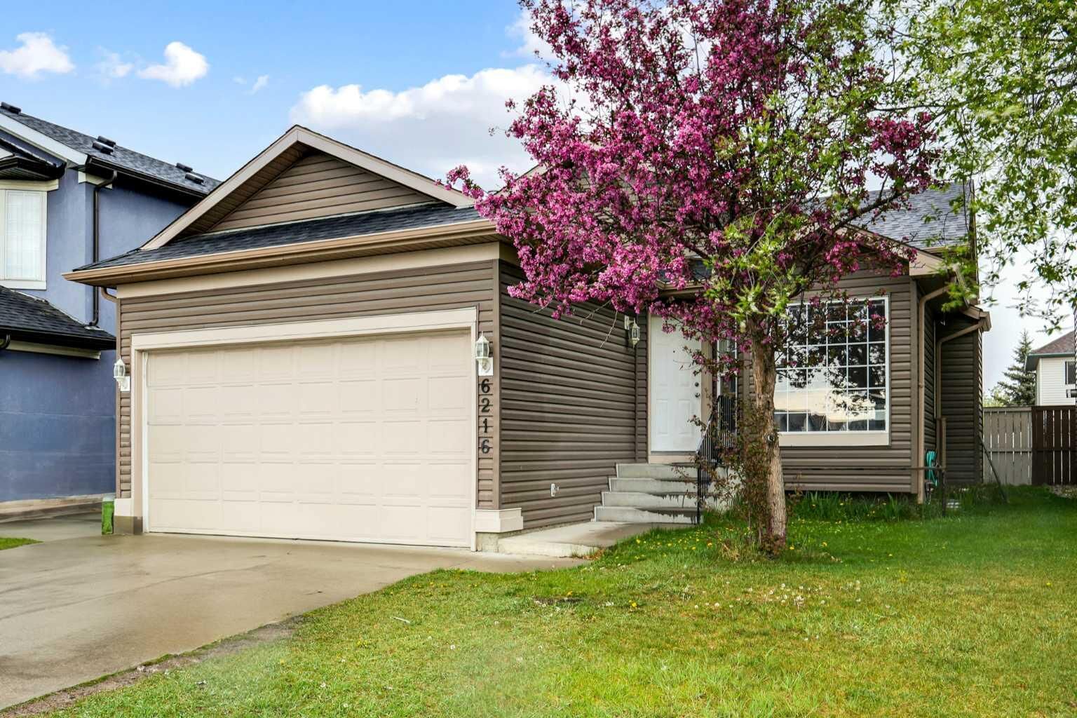 Property Photo: 6216 Taralea Park NE AB T3J 4Y1