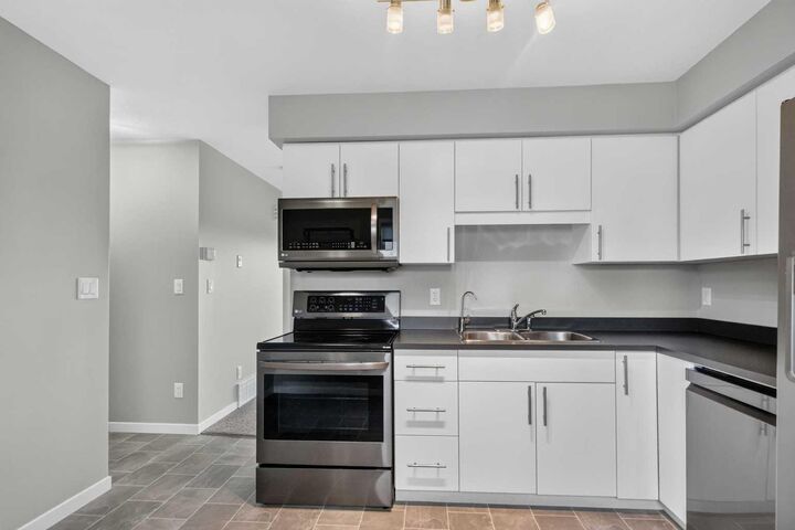 Property Photo:  711 Beacon Hill 25  AB T9H 3R5 