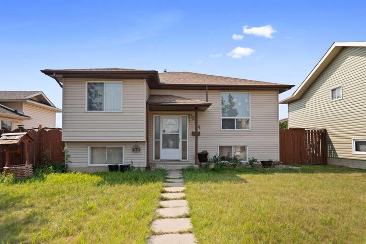 224 Faldale Close NE — photo 1