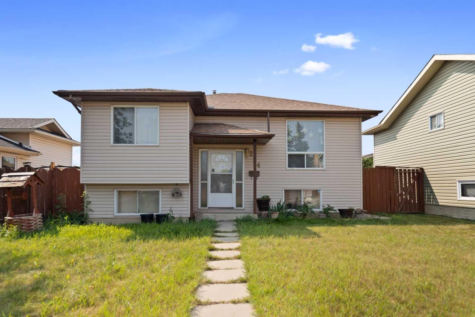 Property Photo:  224 Faldale Close NE  AB T3J 1V9 