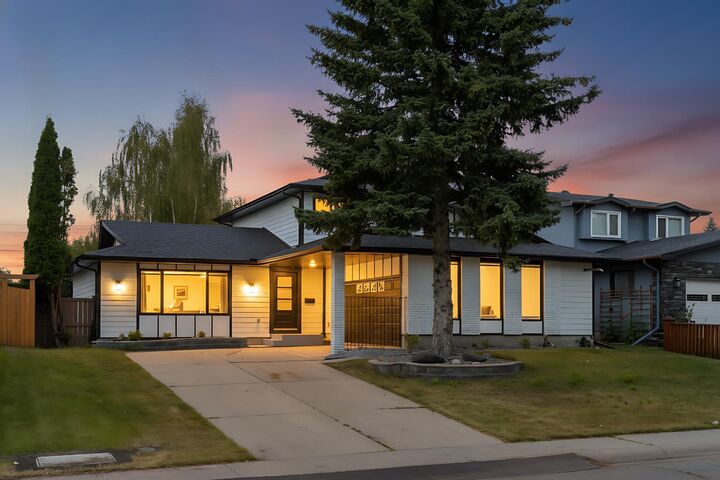 816 Lake Ontario Drive SE — photo 1
