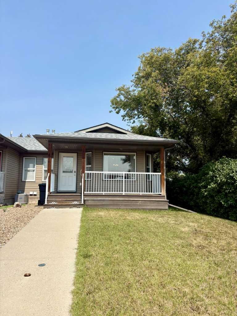 Property Photo:  416 3 Avenue  AB T0J 0B0 