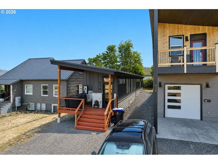 Property Photo:  910 Clark St  OR 97058 