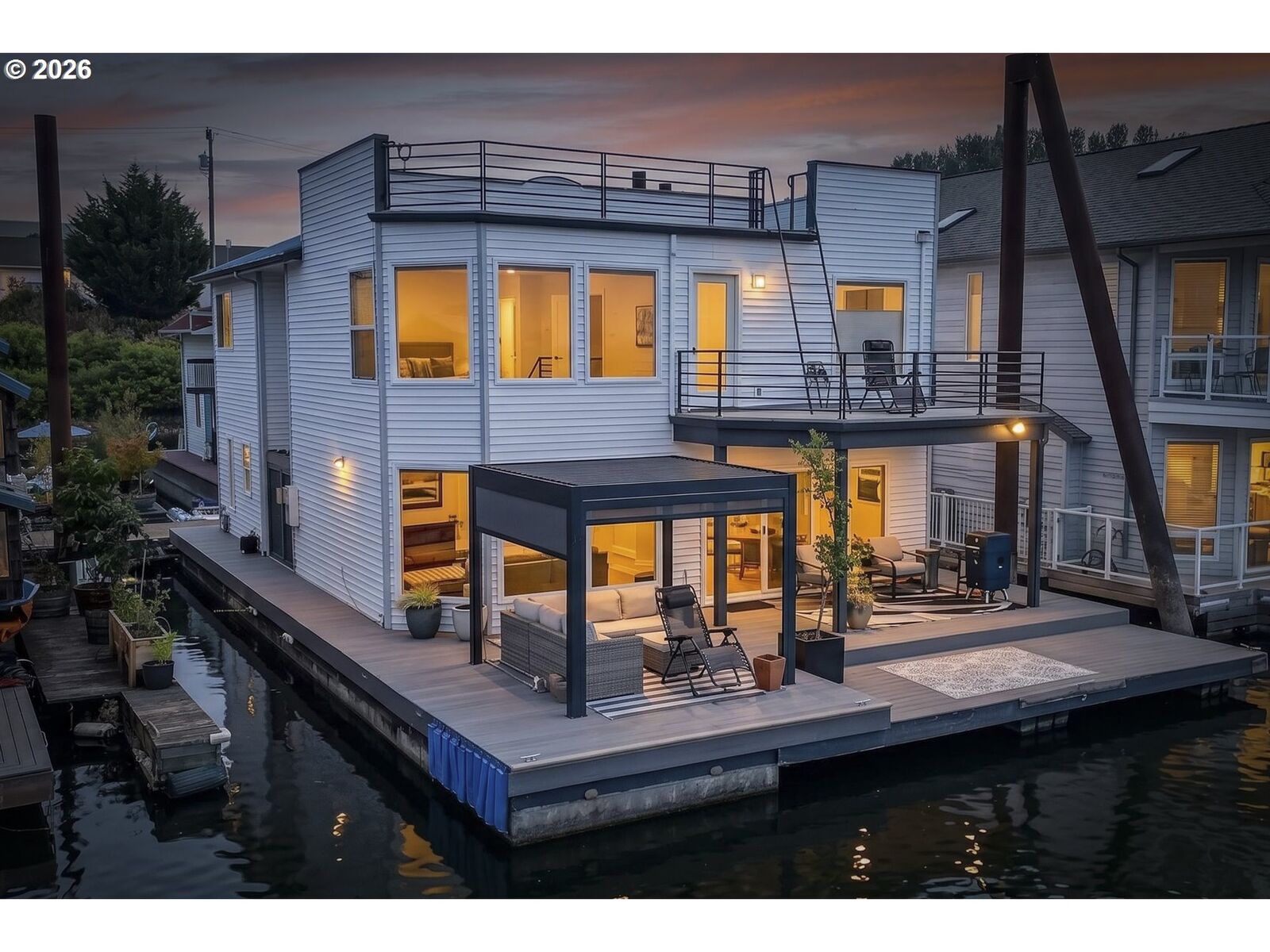 Property Photo:  2630 N Hayden Island Dr 19  OR 97217 