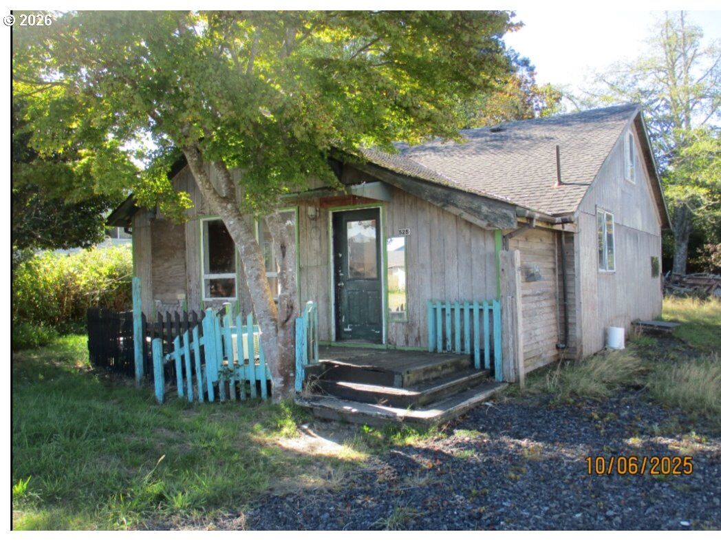 Property Photo: 525 King Salmon OR 97121