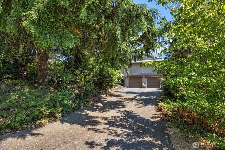 Property Photo: 19524 53rd Avenue NE WA 98155