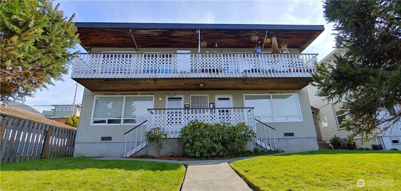 Property Photo: 2119 Grand Avenue 3 WA 98201