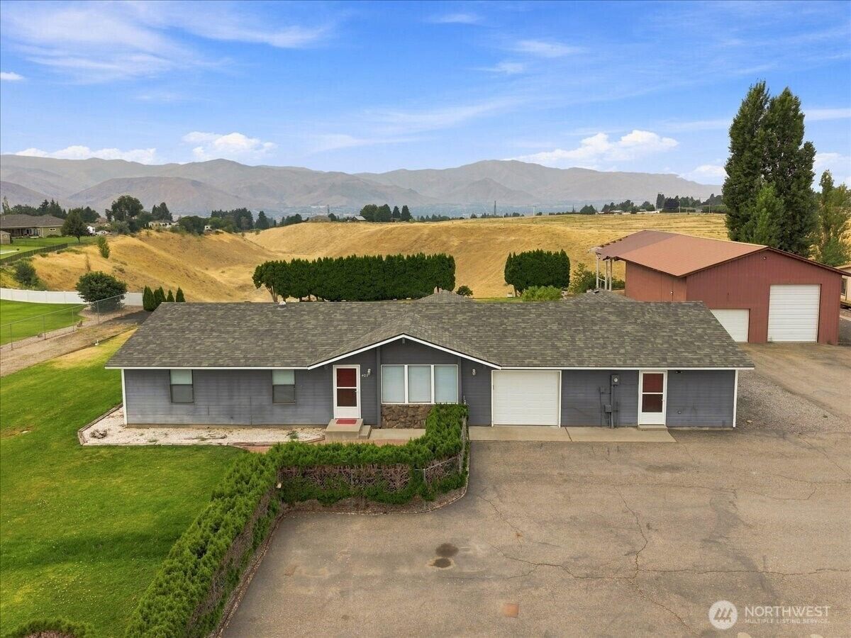 Property Photo:  403  Neptune Place  WA 98802 