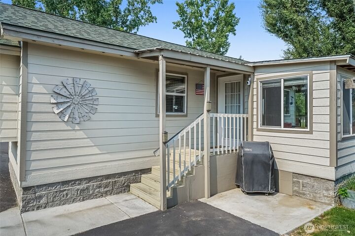 Property Photo:  7037  Highway 262  E 50  WA 99344 