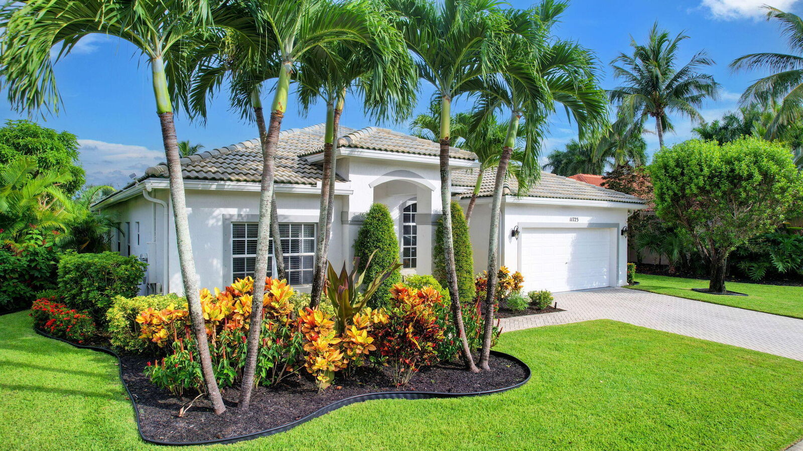 Property Photo: 11723 Waterbend Court FL 33414