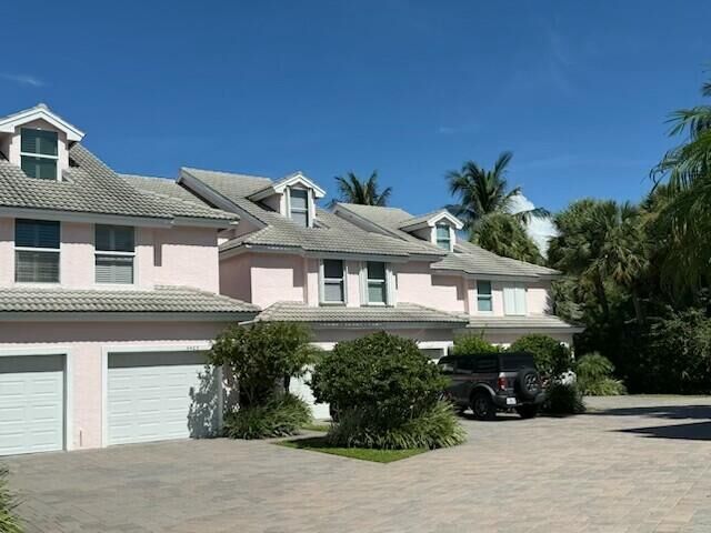 Property Photo: 4408 Fairway Drive N FL 33477