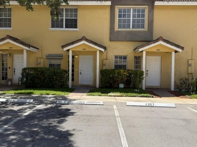 Property Photo: 4365 NW 69th Terrace 4365 FL 33319