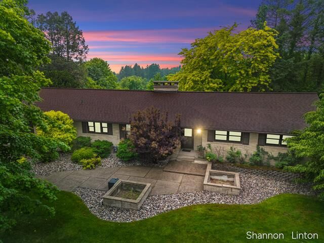Property Photo: 346 Orchard View Drive MI 49455