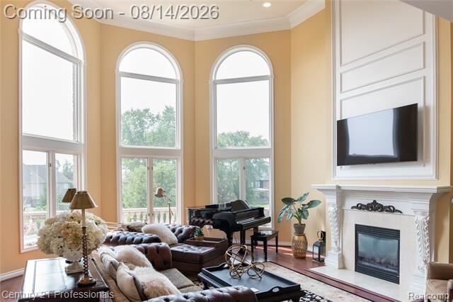 Property Photo:  916 Majestic  MI 48306 